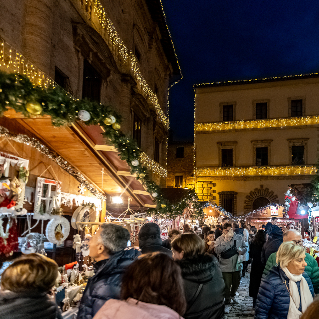 natale a montepulciano immagine della piazza