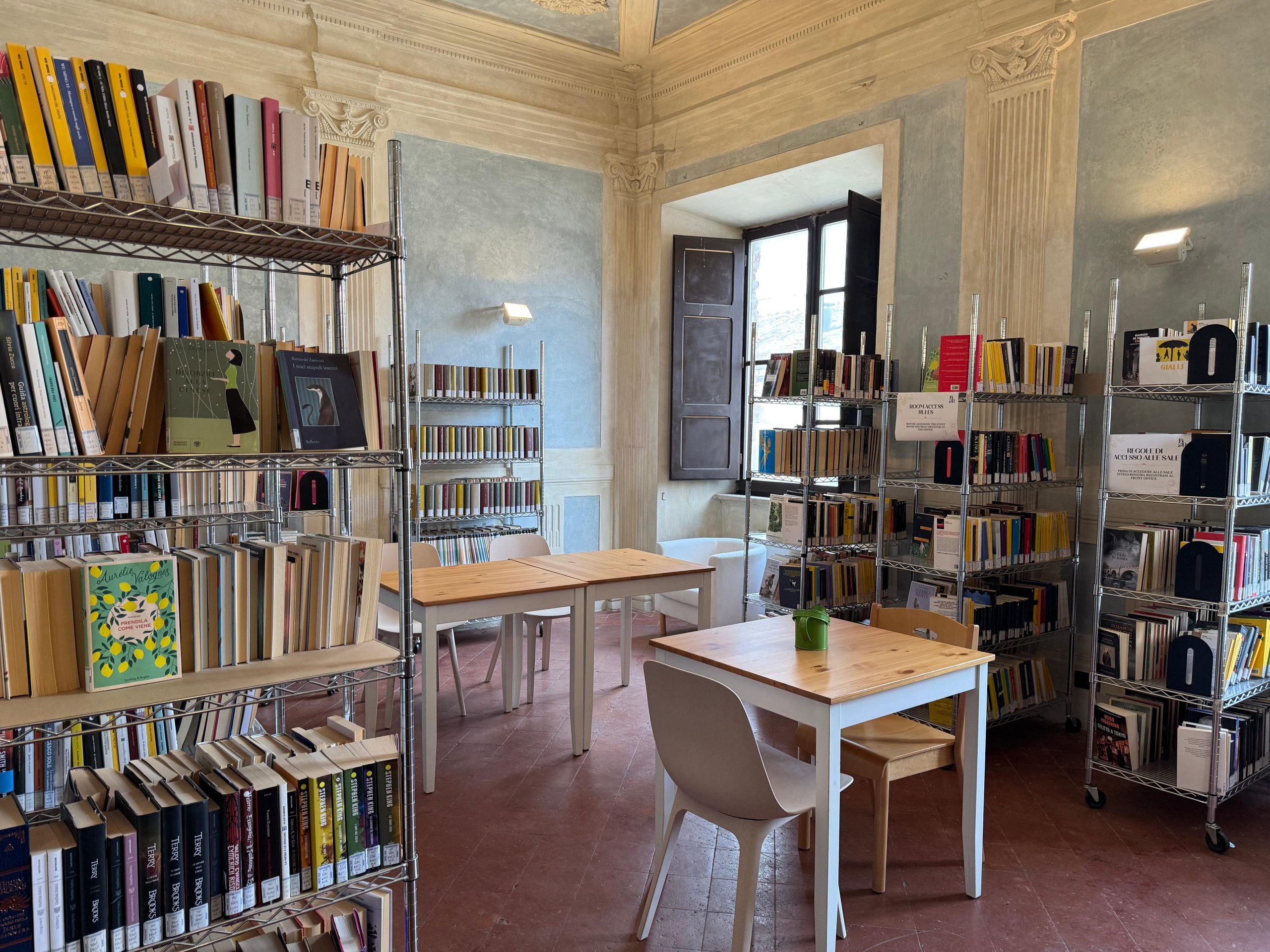 Immagine della Sala Lettura della Biblioteca Comunale