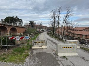 Immagine ponticino via Cappelli con passaggio pedonale